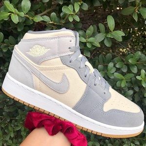 Jordan 1 Mid